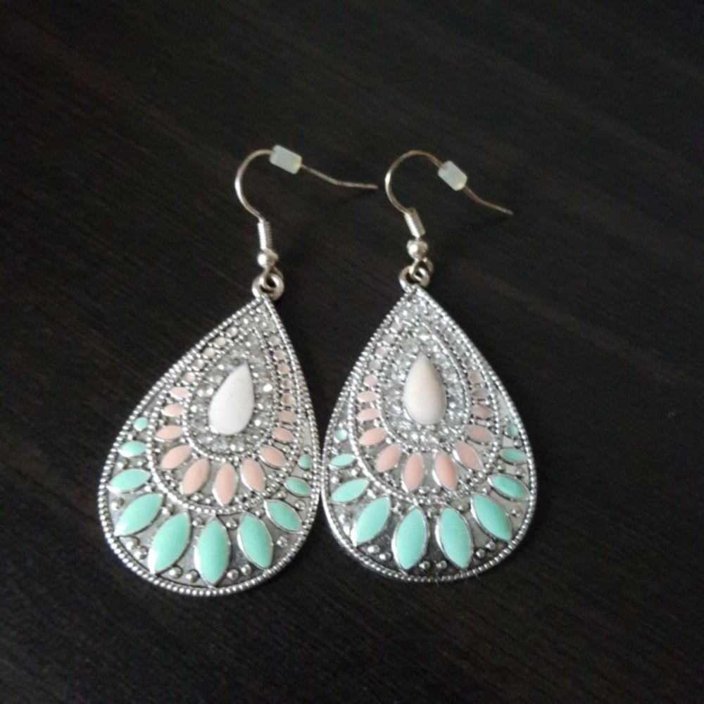 Sea foam green and pink ear rings
